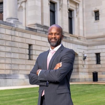 Ty Pinkins Ends Campaigns with Speech in Hometown