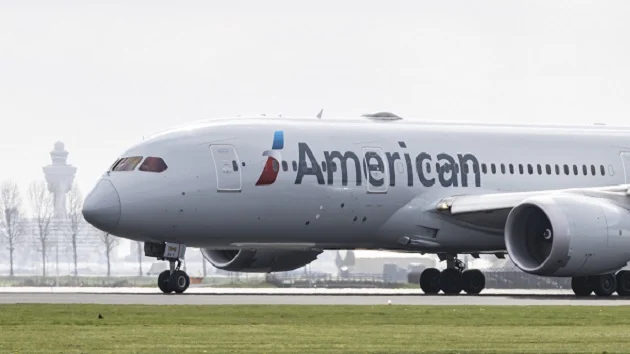 American Airlines flight returns to Vegas airport due to mechanical issue, videos show bursts of flames shooting out of engine