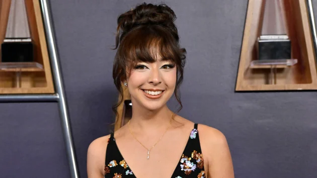 Modern Family star Aubrey Anderson-Emmons comes out as bisexual using quote from the sitcom