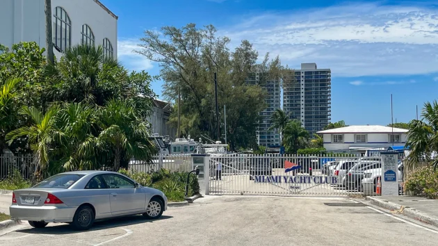 2 children dead after barge strikes sailboat from youth sailing program: Officials