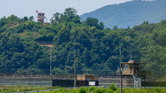 South Korea begins removing loudspeakers at North Korean border