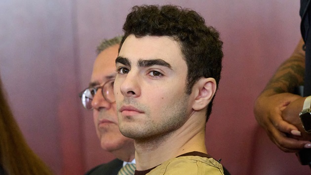 Luigi Mangione takes aim at DA, NYPD over alleged comments made by his mom