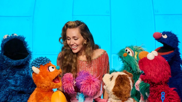 Miley Cyrus sings with Elmo on new episode of ‘Sesame Street’