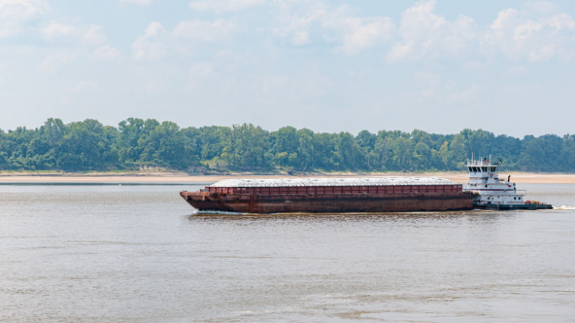Mississippi River mayors warn AI, fuel costs and drought are straining key waterway