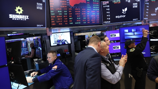 Stocks tumble as oil climbs above $100 per barrel