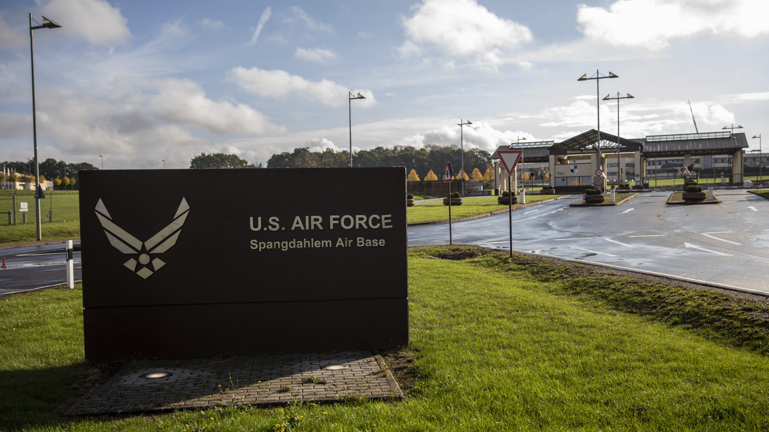 American F-16 fighter jet crashes near US air base in Germany, military says