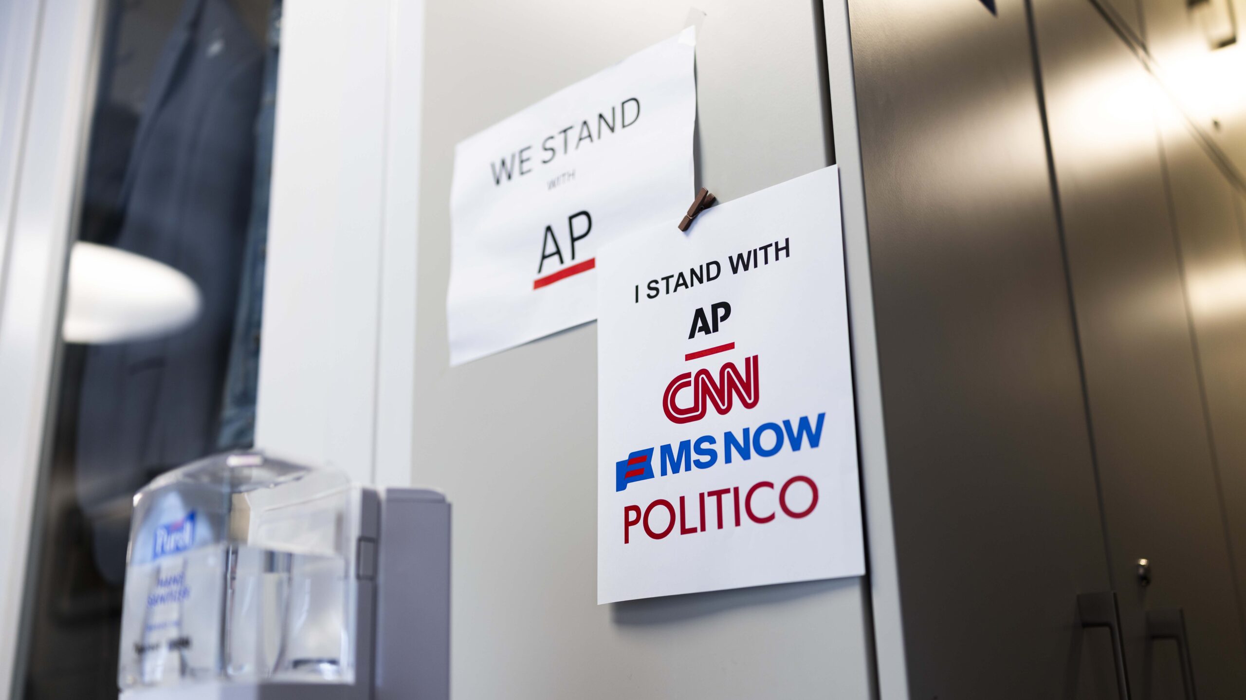 Some banned media organizations return to the White House after judge’s order