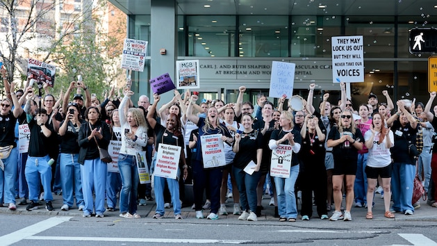 4,000 Brigham and Women’s nurses ‘overwhelmingly’ vote to authorize open-ended strike