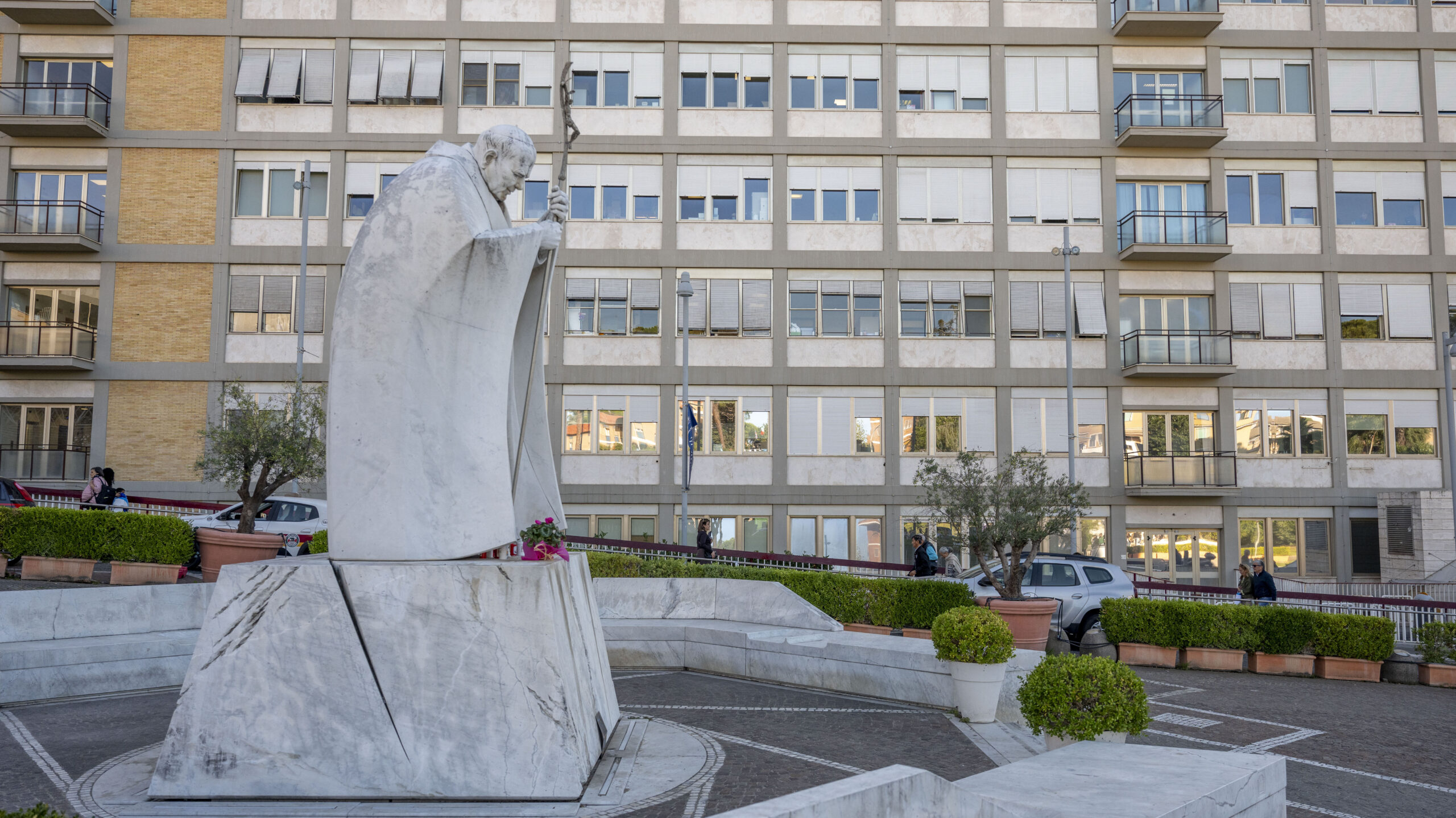 Pope Leo arrives at hospital ahead of operation to remove nodule