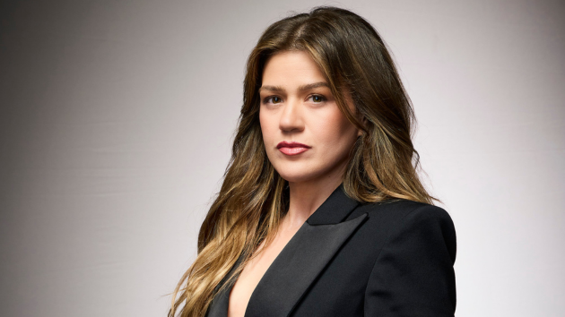Why Kelly Clarkson is feuding with a New York store
